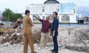 20251014-pembongkaran-gedung-lama-pasar-aceh
