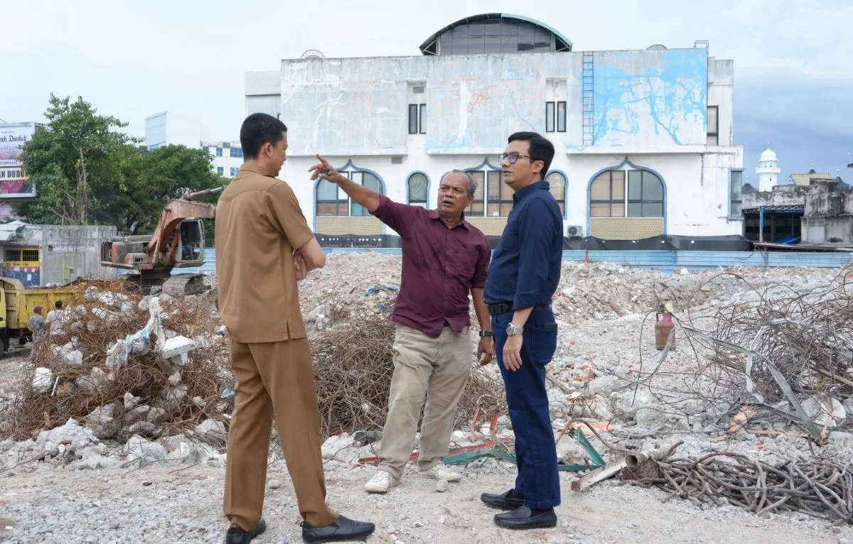20251014-pembongkaran-gedung-lama-pasar-aceh
